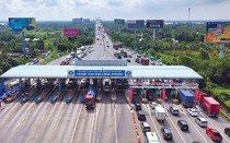 Từ 1/10/2025, ô tô đi qua trạm thu phí phải làm điều này