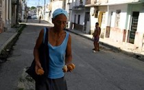 Choáng váng với giá cả đắt đỏ ở Cuba giữa cấm vận kinh tế