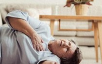 Người phụ nữ đột tử sau bữa trưa, bác sĩ cảnh báo 5 việc tuyệt đối không làm sau khi ăn