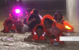 Gia Lai ngập lụt nghiêm trọng: Những chiến sĩ lặng thầm vượt lũ cứu dân