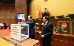 Bão lũ, thiên tai ác liệt đến đâu cũng qua đi, nhưng tình đồng chí, nghĩa đồng bào mãi còn ở lại