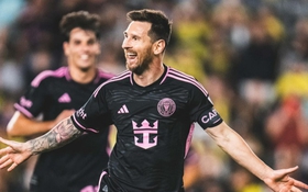 Messi tự phá kỷ lục danh hiệu của bản thân