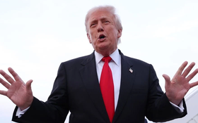 Ông Trump ủng hộ áp thuế quan 500% lên “khách quen” của dầu Nga