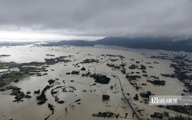Đắk Lắk: Rốn lũ Hòa Thịnh ngập sâu, nhà cửa mênh mông nước