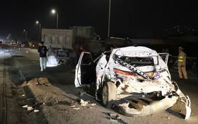 Hiện trường vụ ô tô tải đâm hàng loạt xe tại vành đai 3 trên cao, xe ô tô "bẹp dúm"