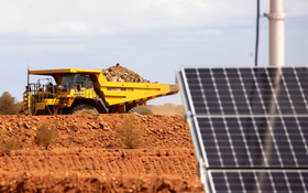 Dự án điện gió lai điện mặt trời khổng lồ thắp sáng “thủ phủ” khai thác vàng