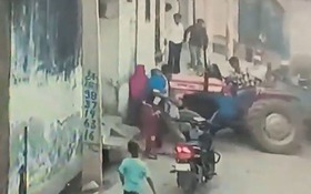 Tông bé trai tử vong, tài xế xe máy kéo bỏ trốn khỏi hiện trường