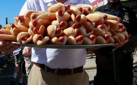 Thử thách ăn bánh rán 80 giây kết thúc bằng thảm kịch