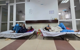 Bệnh viện Ung bướu Đà Nẵng quá tải: “Chỉ mong có thêm chỗ nằm, bớt cảnh chen chúc”