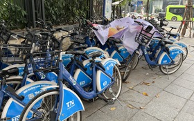 Hà Nội: Xe đạp công cộng phủ bụi, “nằm chờ khách” giữa phố