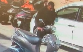 Nam thanh niên ngã gục, tử vong khi đang dắt xe trên phố