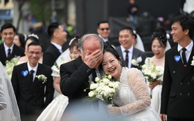 80 cặp đôi cùng bước vào lễ cưới tập thể đầy cảm xúc bên hồ Gươm