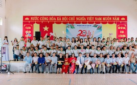 20 năm ngày trở về đầy xúc động của cựu học sinh Trường THPT Tô Văn Ơn