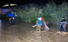 Nhiều nơi ở Lào Cai ngập sâu, người dân chạy lũ trong đêm