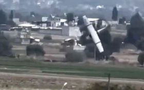 Máy bay lao xuống đất, tất cả mọi người đều không qua khỏi