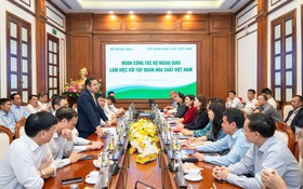 Vinachem làm việc với Bộ Ngoại giao, tăng cường phối hợp phát triển kinh tế đối ngoại