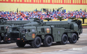 Video: Cận cảnh tổ hợp tên lửa đạn đạo Scud-B và dàn khí tài "khủng" tại tổng duyệt A80
