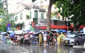 Chủ tịch Hà Nội yêu cầu tăng cường an ninh và hỗ trợ người dân trước "giờ G"