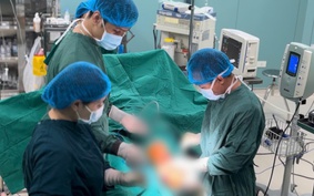 Ca mổ thần tốc cứu đôi chân người phụ nữ sau tai nạn giao thông