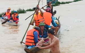 Tìm thấy thi thể người đàn ông bị lật thuyền mất tích trong nước lũ