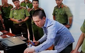 Bí mật trong "công xưởng" in tiền giả: Những giao dịch lạ ở cột điện, bãi rác