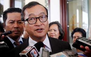 Sam Rainsy hoãn về Campuchia vì tin bắt đã được loan báo công khai?