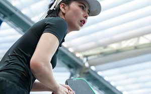 Cựu chủ công bóng chuyền Kim Huệ vô địch giải pickleball quy tụ nhiều chân dài xinh đẹp