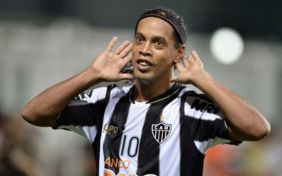 Besiktas đưa lương khủng, Ronaldinho gật đầu