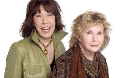 Hai nữ nghệ sĩ Hollywood kết hôn sau 42 năm gắn bó