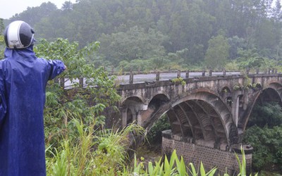 'Hiệp hội hồn ma' chuyên xô xe trên dốc cầu Đầu Mầu