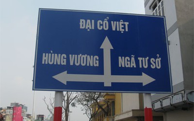 Biển giao thông sai quốc hiệu trên đường đắt nhất Hà Nội