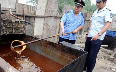 Trung Quốc tử hình người 'chế' dầu ăn từ nước cống