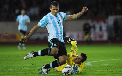 Tội đồ Aguero khiến Argentina trắng tay, Brazil thắng dễ Venezuela