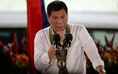 Ông Duterte nhận lời thăm Trung Quốc, chê Mỹ kiêu ngạo