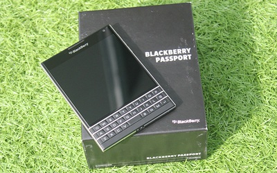 Cận cảnh Blackberry Passport bàn phím Full QWERTY giá 5,7 triệu