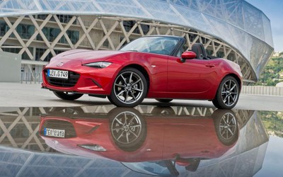 Siêu xe Mazda MX-5 Miata lần đầu 'lộ diện'