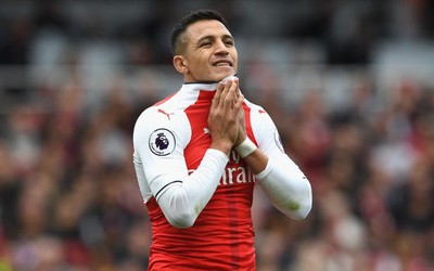 Sanchez nổi đóa vì không được ‘ngồi chung mâm’ với Messi