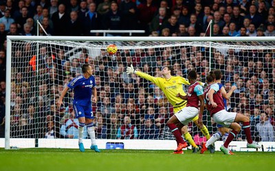 Chelsea bị West Ham đá văng khỏi League Cup