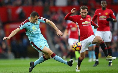 Hàng công nhạt nhòa, MU để Burnley cầm hòa ngay tại Old Trafford