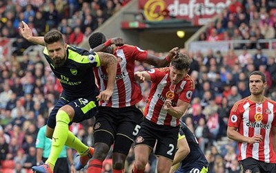 Song tấu Sanchez-Giroud tỏa sáng, Arsenal hủy diệt Sunderland