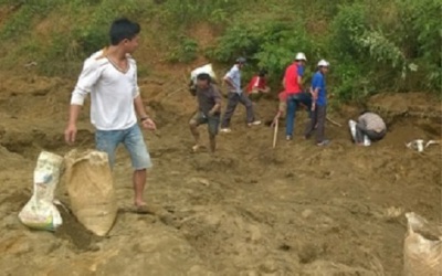 Quặng bỗng lộ thiên, chính quyền mặc dân ngang nhiên đào bới