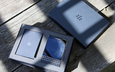 Cách phân biệt Blackberry Passport chính hãng và 'hàng dựng'