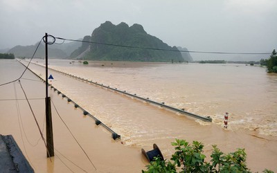 Lũ chồng lên lũ, hàng ngàn ngôi nhà tại Quảng Bình lại bị ngập chìm