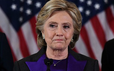 Bà Clinton đổ lỗi thất bại cho FBI và sau chuyện bà 'khóc như mưa'