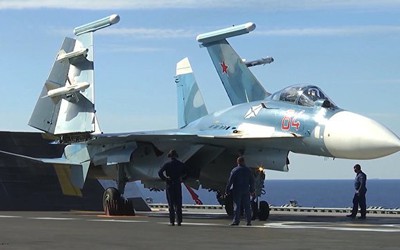 Su-33 từ tàu sân bay Đô đốc Kuznetsov tấn công khủng bố ở Syria