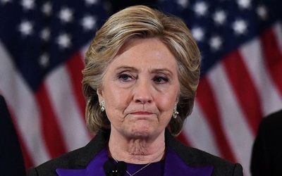 Bà Clinton ‘không muốn ra khỏi nhà’ sau thất bại