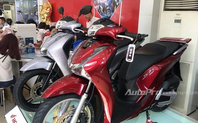 Ngày đầu lên kệ, Honda SH mới đội giá hơn chục triệu đồng