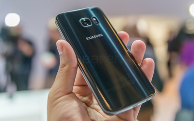 Samsung bất ngờ ra bản Galaxy S7 đen bóng vào tháng 12