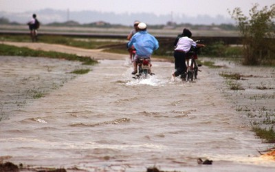 Cán bộ siêng đi nhà hàng, xã nghèo trở thành con nợ