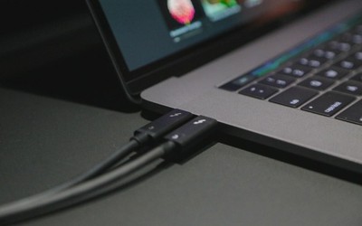 Sếp Apple lý giải nguyên nhân MacBook Pro không có khe cắm SD